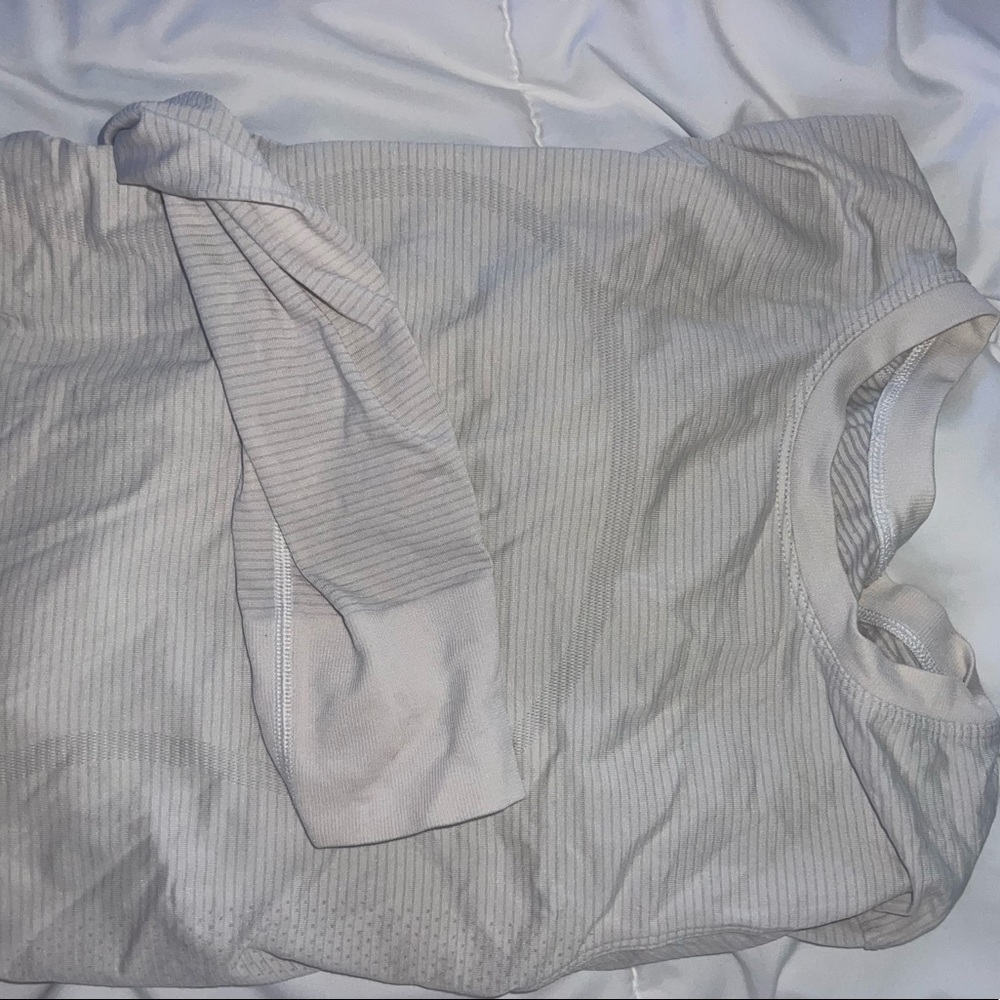 Bundle of 2 LULULEMON long sleeves